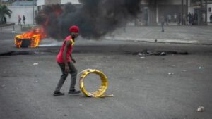 Protestan ante alza del precio del combustible en Haiti