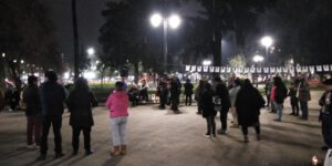 Foro "Mujeres, Memoria y Resistencia 50 años" en Casa Bolívar termina con velatón en la Plaza Brasil